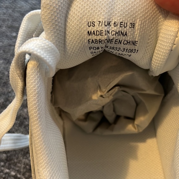 ☀️ 3 / $15 Sale ☀️ Adult shoes (FabKids brand) 7 male, 8.5 female. - Picture 5 of 6